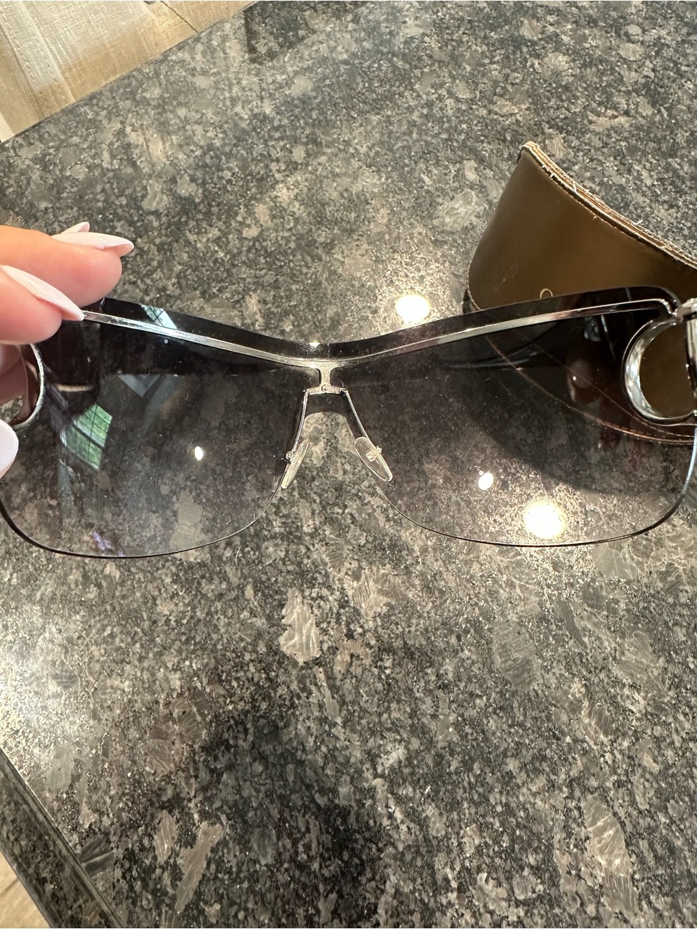 Gucci Shield Sunglasses in Black Gradient - Picture 5 of 9